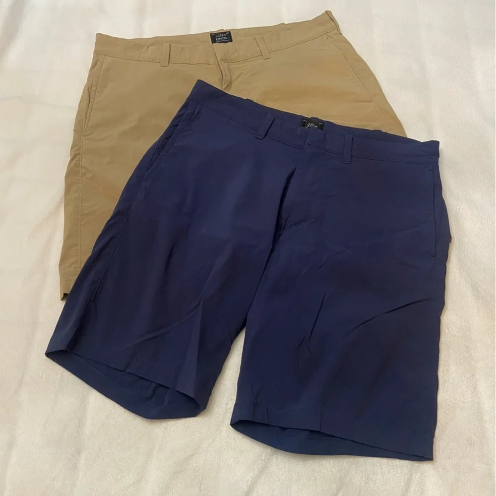 J. Crew Men's Flat Front Shorts in Navy and Tan Size 31/30 - 2748